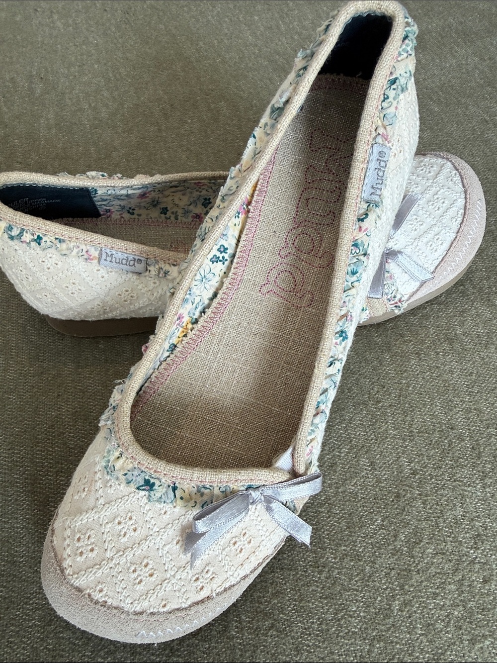 Mudd Women's Ivory Lace Ballet Flats with Floral Trim and Bow 10